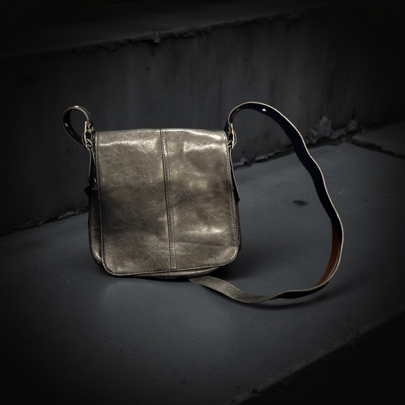 Elegant Black Men's Messenger Bag - Picture 1 of 8